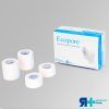 Imagen de esparadrapo de papel Ecopore en distintos anchos, ideal para fijación de apósitos y dispositivos médicos en pieles sensibles. Rollos de esparadrapo de papel Ecopore en varios anchos.