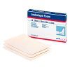 Imagen de la lámina Leukotape Foam de BSN Medical, utilizada para acolchar zonas prominentes y regular la presión bajo vendajes compresivos. Lámina de goma-espuma termocomprimida Leukotape Foam de BSN Medical.