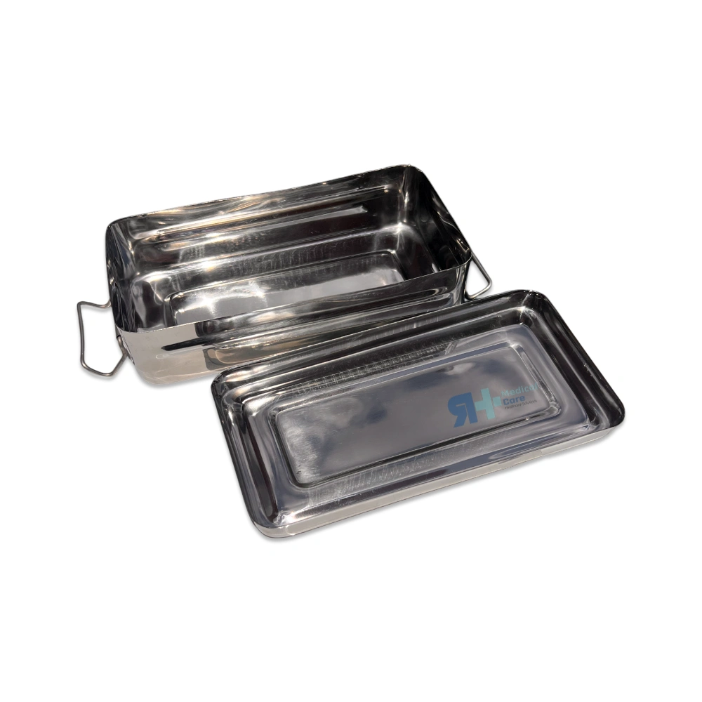 Caja de acero inoxidable con asas para instrumental médico, ideal para esterilización y almacenamiento en clínicas y hospitales.